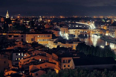 佛罗伦萨天际线在晚上从PazzaleMichalan图片