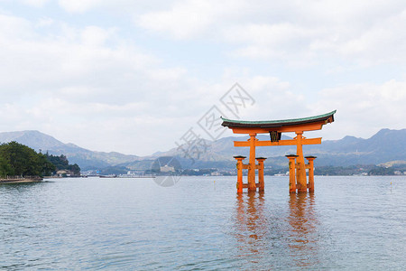 贵船神社在日本严岛神社的看法背景