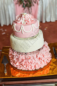 圆形多层婚礼蛋糕图片