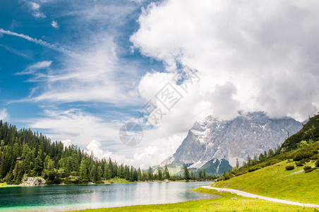 Seeben湖边Zugspit图片