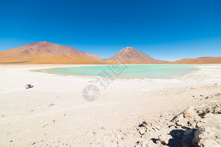 在前往玻利维亚旅游目的地UyuniSaltFlat的路上图片