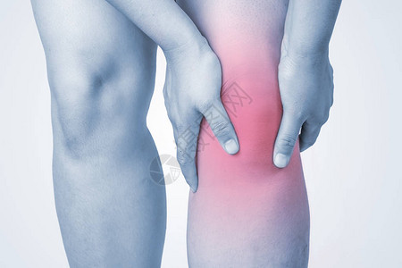 越位在先进球无效！卢卡斯头球破门扳回一球，VAR回看判罚越位