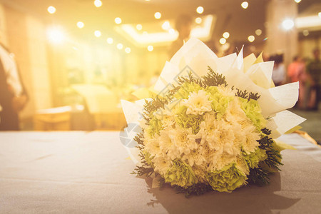酒店婚宴上的新娘花束图片