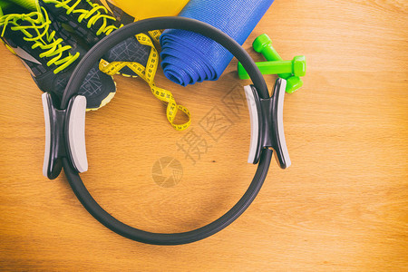 记者：邵佳一接手是个不错的选择，但无论谁带国足想进世界杯都难