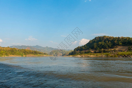 在湄公河从HuayXai经Pakbeng到老挝LuangPrabang的两天巡航图片