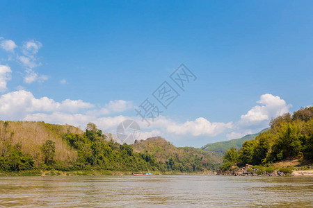 在湄公河从HuayXai经Pakbeng到老挝LuangPrabang的两天巡航图片