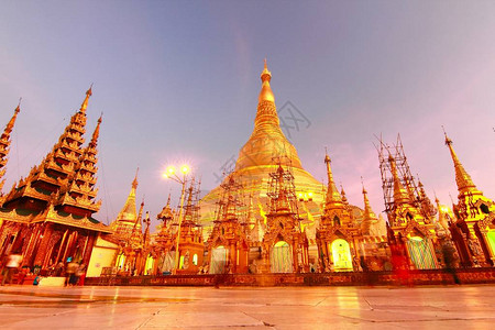 Shwedagon塔又称大达贡塔和金塔金塔是位于缅甸仰图片