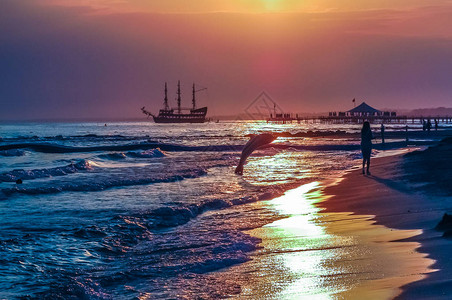 往期夏季土耳其海滩日落期背景