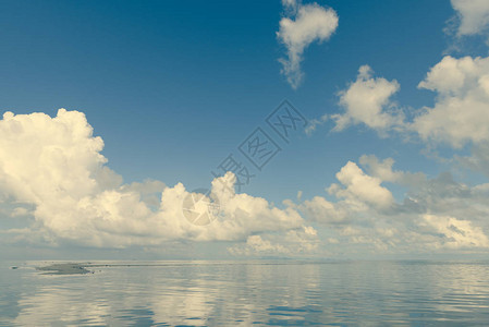 夏天海景有蓝天背景图片