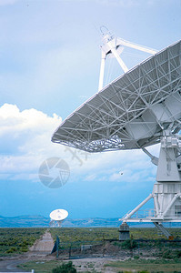 美国新墨西哥州大型阵列无线电望远镜晚间拍摄图片