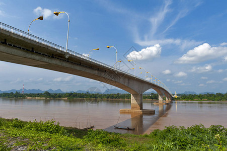 湄公河上的第三座泰老友谊大桥图片