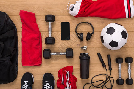 阿莫林：希望蓄发球迷能尽快理发，库尼亚带球气场能影响对手心态