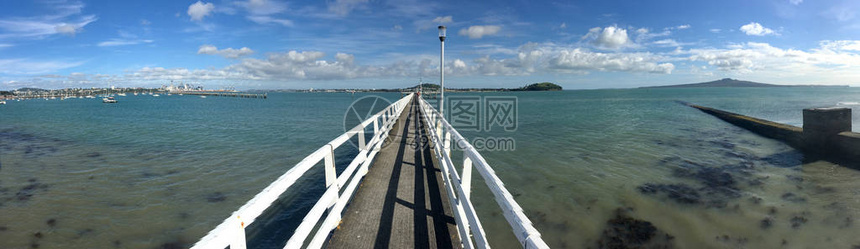 霍卡胡湾码头全景观与奥克兰Waitema图片