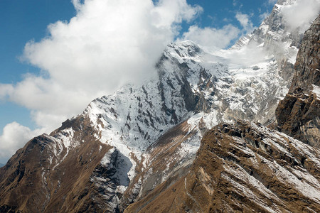 喜马拉雅山脉崎岖的山坡图片