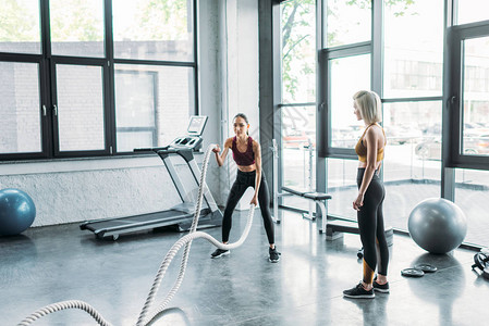 镜报：为应对入室盗窃，英超球员雇佣前格斗选手加强安全防护