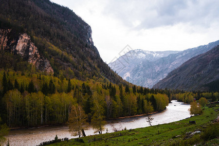 Altai山脉的景观山谷图片
