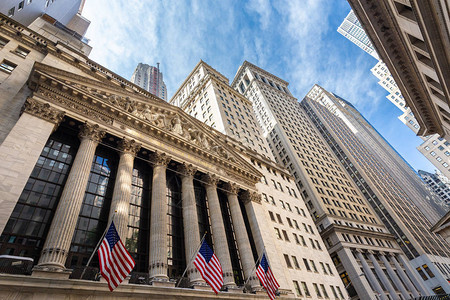 纽约证券交易所的外部世界上最大的证券交易所由市场资本化和最强大的全球金融机构华尔街曼哈顿下城美国纽约市图片