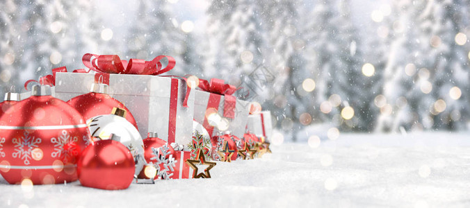 红圣诞礼物和胸围排在雪地背景图片