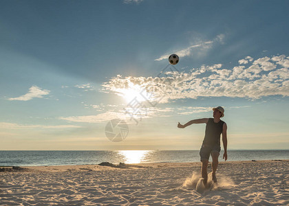 海滩足球波罗图片