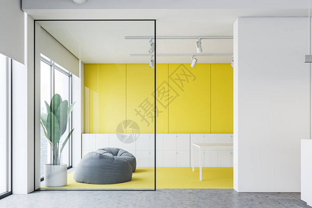 现代办公等候室内部有黄色和白色墙壁灰色舒适的毛发和在档案柜附近的白色图片