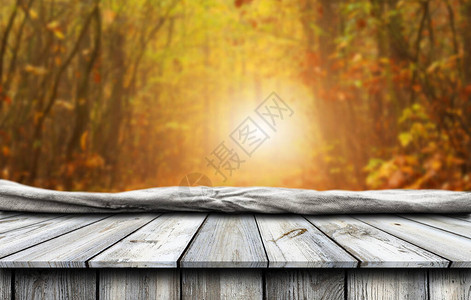 空的旧木桌背景图片