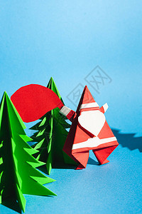 OrigamiSantaClaus带着一包礼物图片