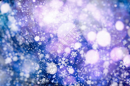 失序的雪降于圣诞节背景精巧的飞雪薄片和图片