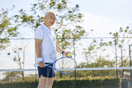 老年人锻炼老年男性打网球背景