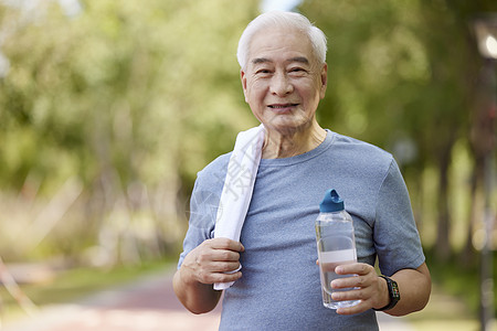 本赛季个人首球！18岁恩瓦内里社媒庆祝：很棒的一夜，期待更多