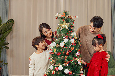 幸福一家人装饰圣诞树背景图片