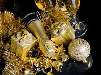 香槟与圣诞饰品图片