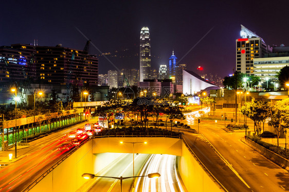 香港城市夜间交通路线图片