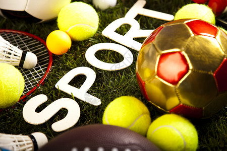 哈兰德本场数据：4射正2进球2过人成功+错失1进球机会，评分9.3