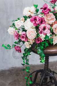 美术美丽的粉红色和白色婚礼花束背景