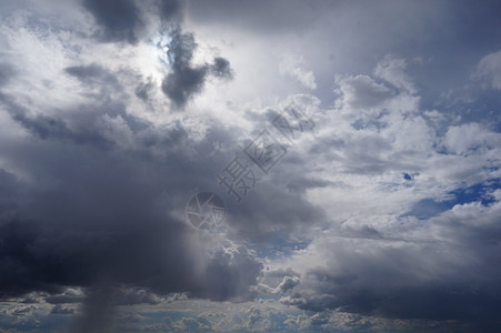云的飞翔可环状精神云背景闪光放松春天云图片