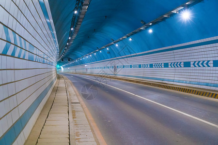 城市公路隧道中的抽象速度运高清图片