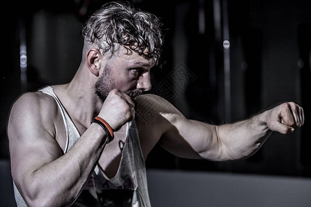 能否保级？德转列英超历史前10轮最差开局，本赛季狼队积2分第四