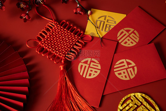 新年中国结与烫金春节红包图片
