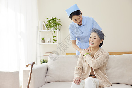 女护工关爱老奶奶图片