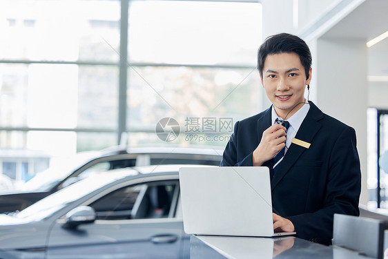 男性汽车销售形象图片