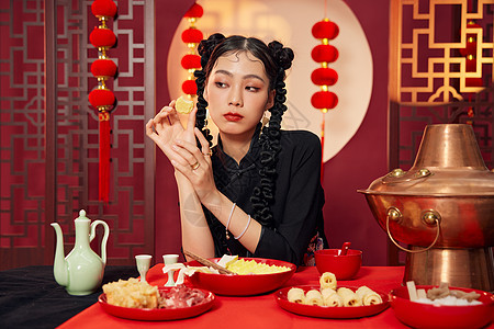吃火锅的国潮女性图片