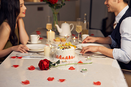 浪漫情侣烛光晚餐图片
