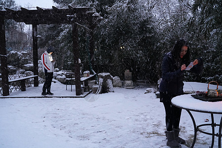 私家花园雪景高清图片