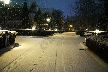 别墅区雪景房地产夜景高清图片