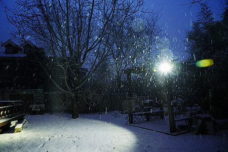 别墅区雪景房地产夜景高清图片