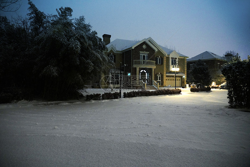 别墅区雪景图片