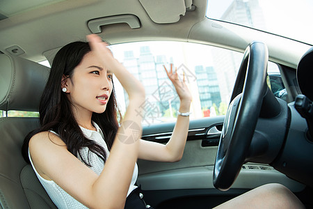 生活状态驾车抓狂的青年女人背景