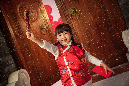 手举糖葫芦红包的快乐小女孩图片