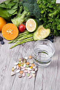 水果蔬菜和多色的药品高清图片