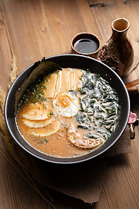 日式拉面紫菜鸡蛋汤高清图片